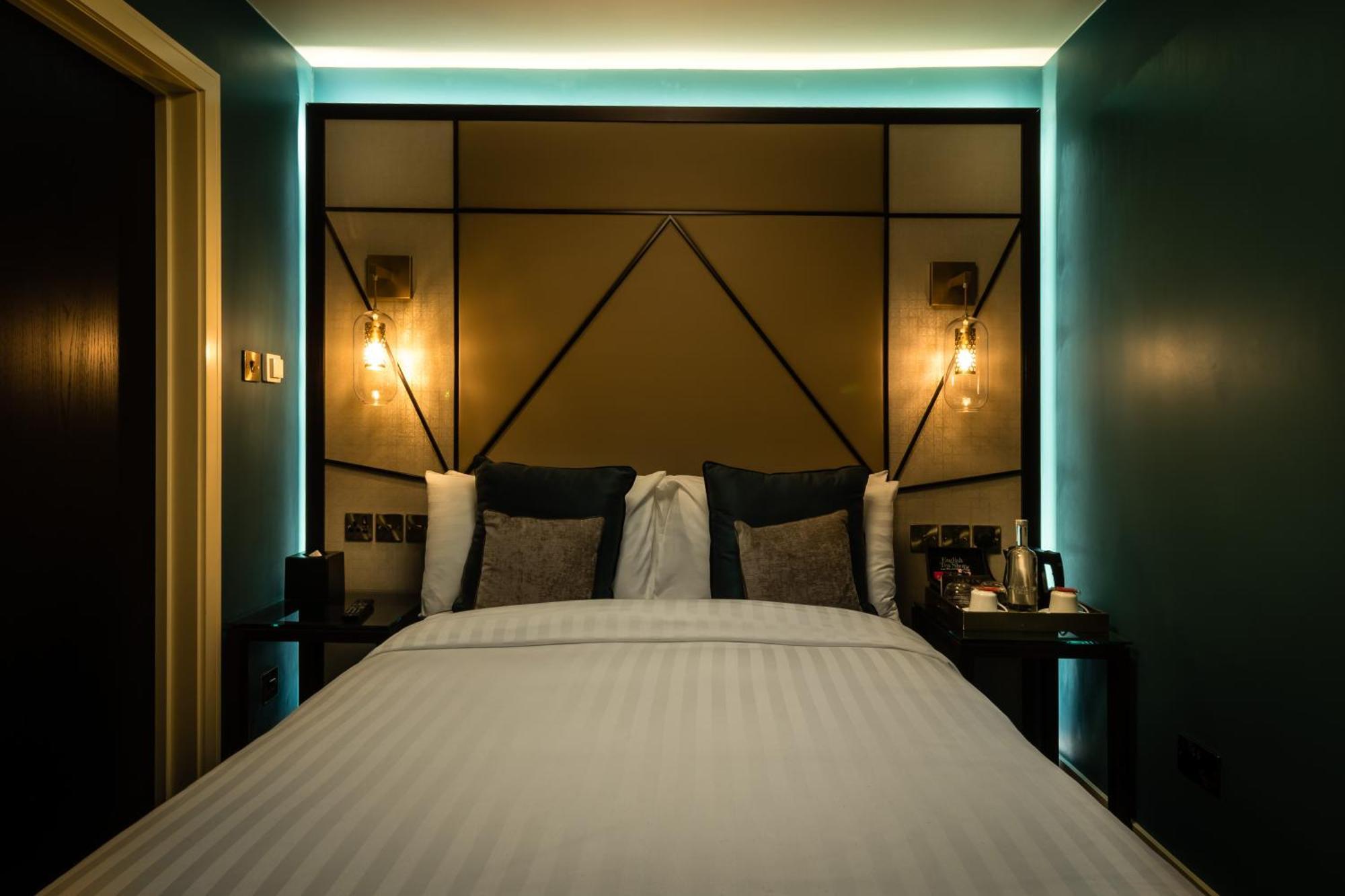 Seven Hotel